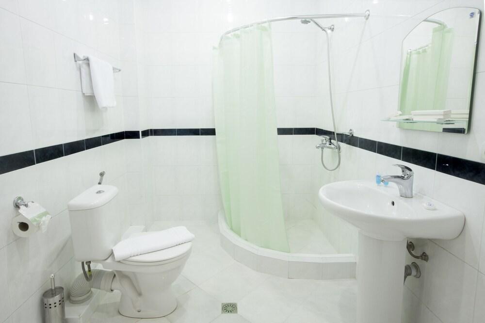 Aristocrat Hotel photo 2