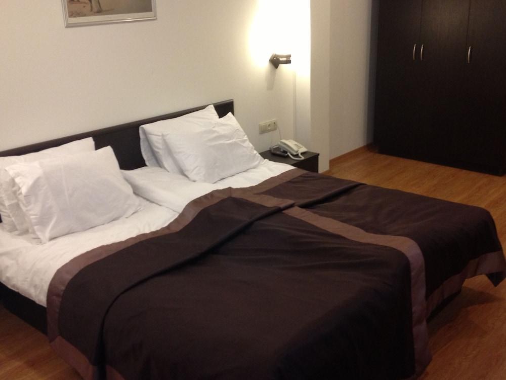 HOTEL CORNER photo 4