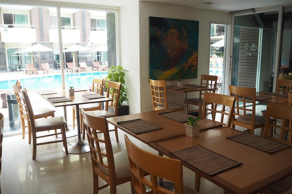 BARON BEACH HOTEL photo 2