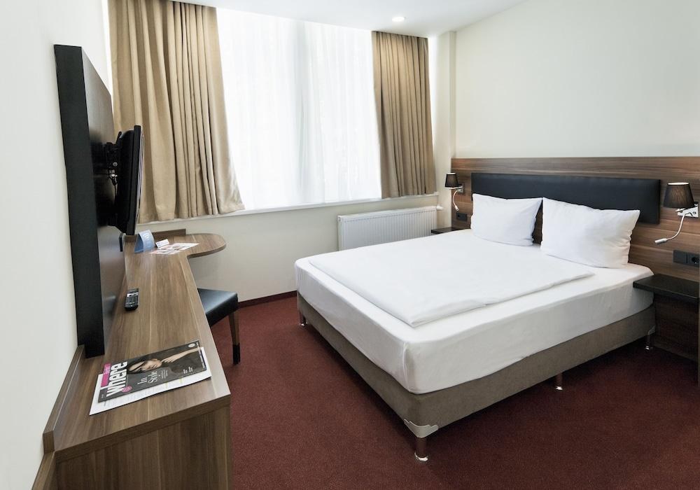 IBB Blue Hotel Berlin-Airport photo 4