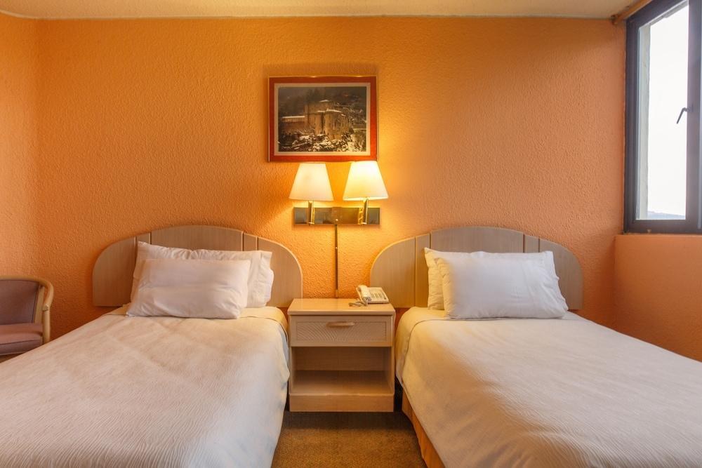 Stanford Suites Hotel photo 2