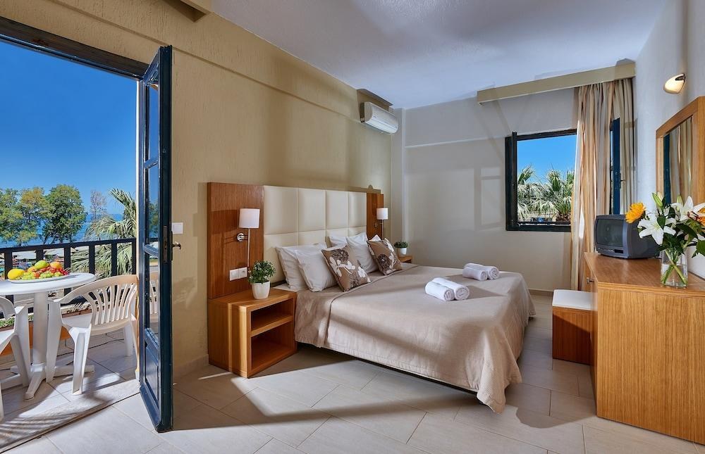 MALIA BAY BEACH HOTEL & BUNGALOWS photo 4