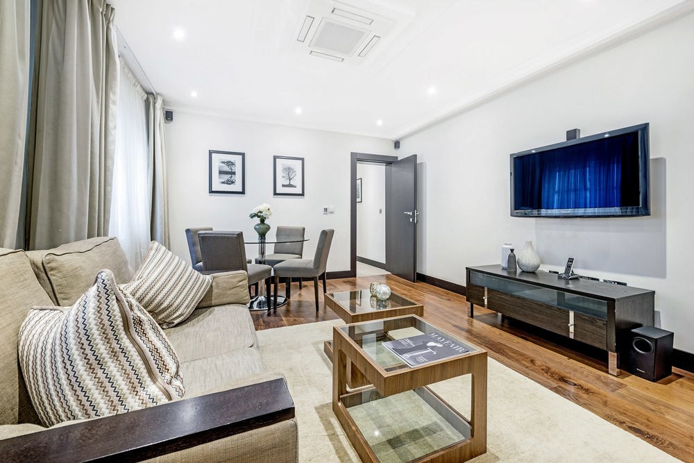 QUEENSGATE 130 photo 1