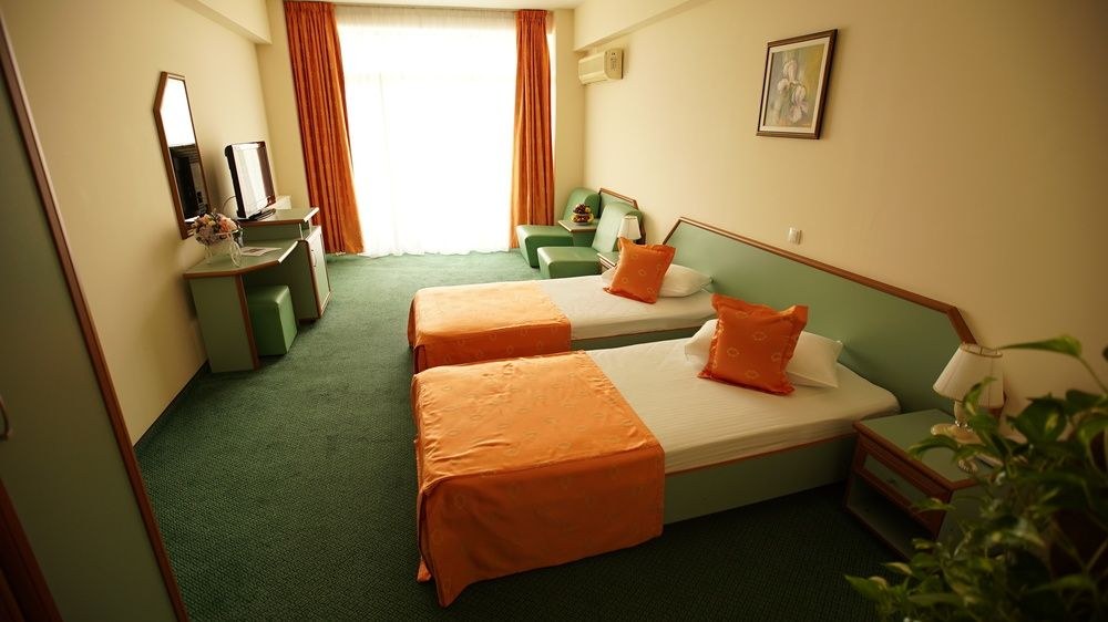 OXFORD HOTEL MAMAIA photo 1