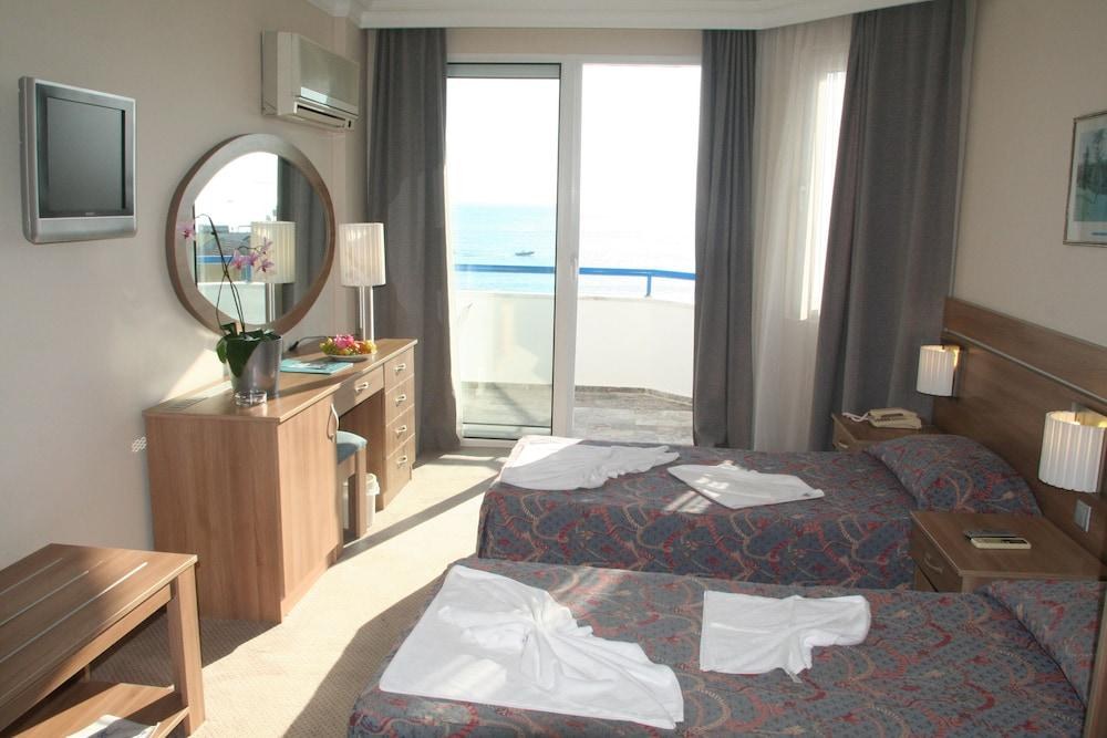 ELYSEE BEACH HOTEL photo 2