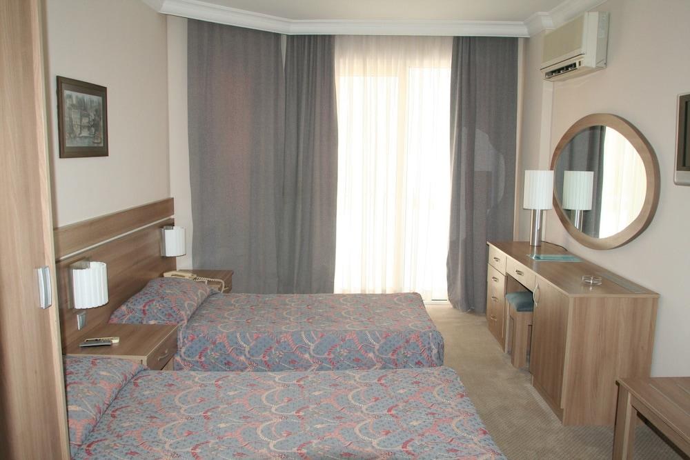 ELYSEE BEACH HOTEL photo 4