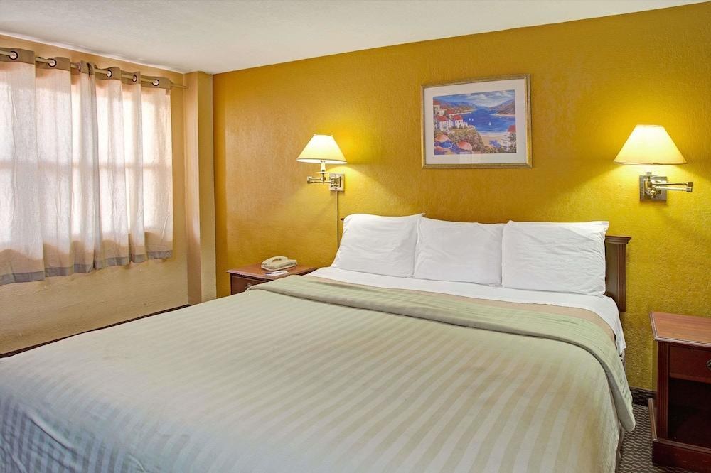 TRAVELODGE FORT LAUDERDALE photo 3