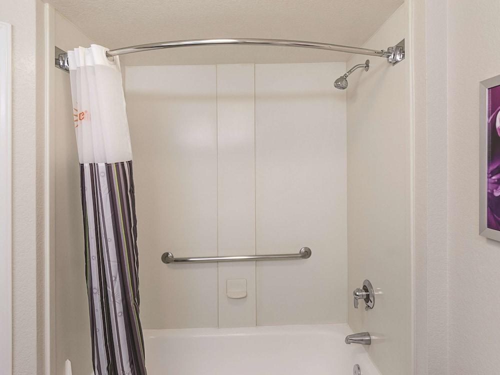 LA QUINTA INN & SUITES FORT LAUDERDALE TAMARAC photo 2