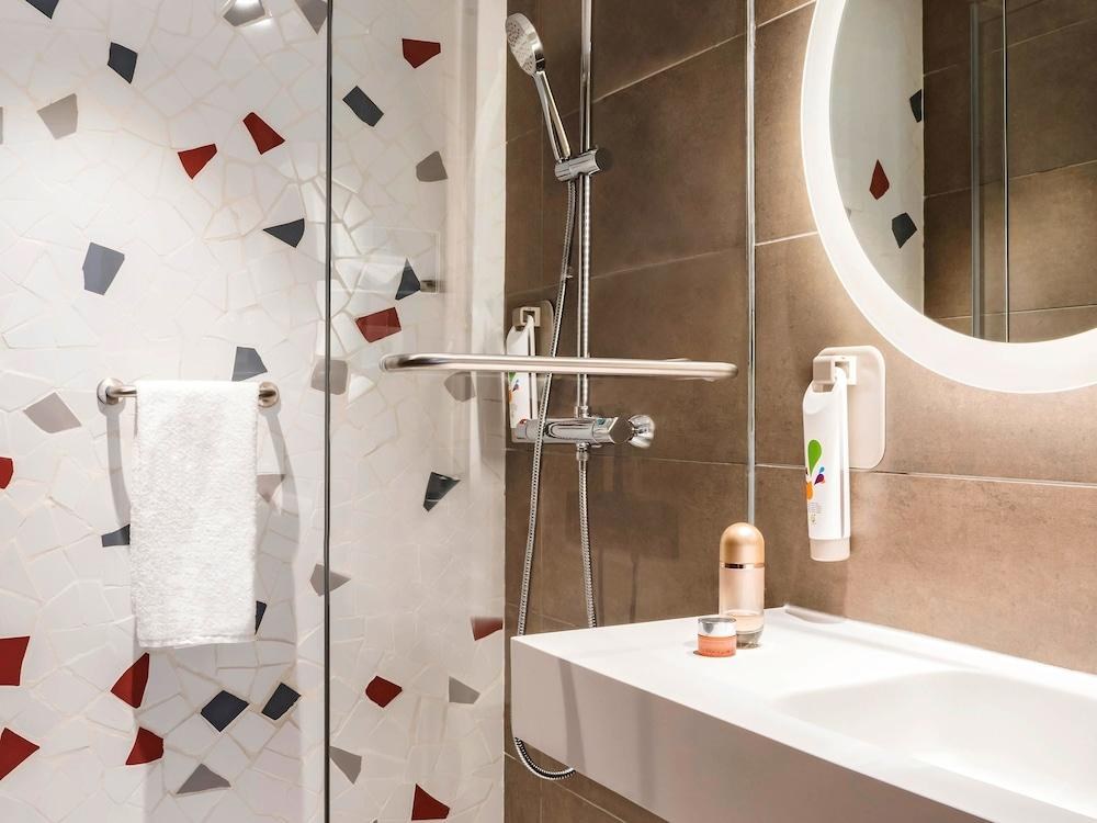 IBIS STYLES BARCELONA CITY photo 2