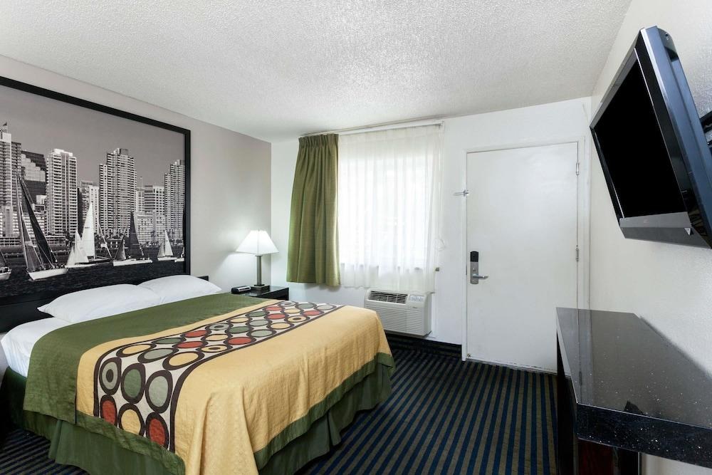 SUPER 8 SAN DIEGO HOTEL CIRCLE photo 3
