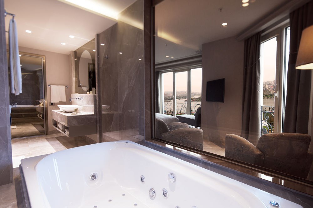 LAZZONI HOTEL photo 2