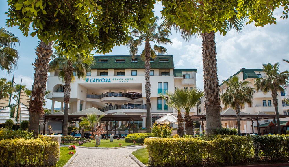 L'ANCORA BEACH HOTEL
