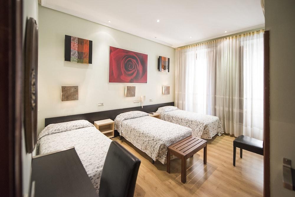 HOSTAL THE GOOD ROOMS photo 3