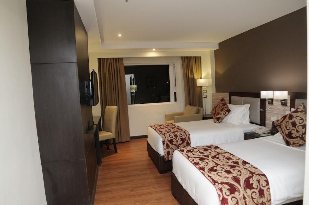 BRENTWOOD SUITES photo 2