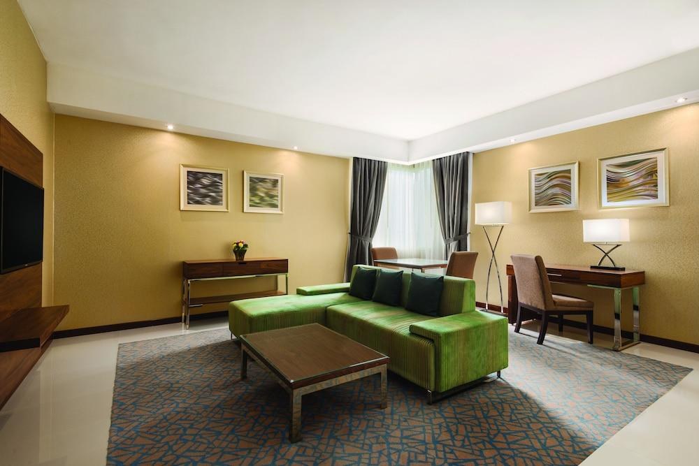 Howard Johnson By Wyndham Abu Dhabi photo 1