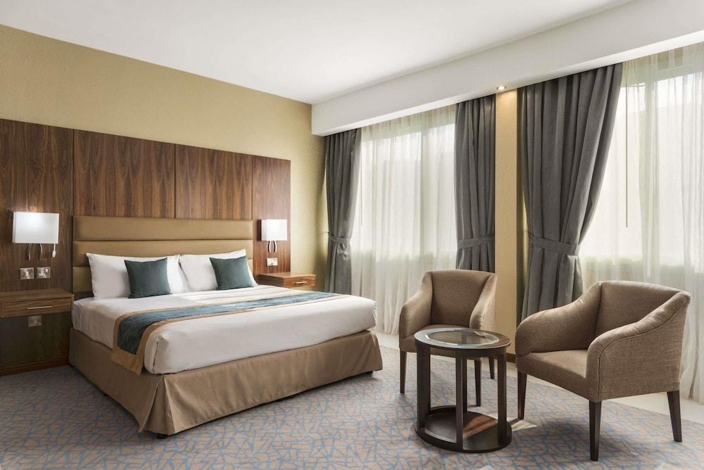 Howard Johnson By Wyndham Abu Dhabi photo 2