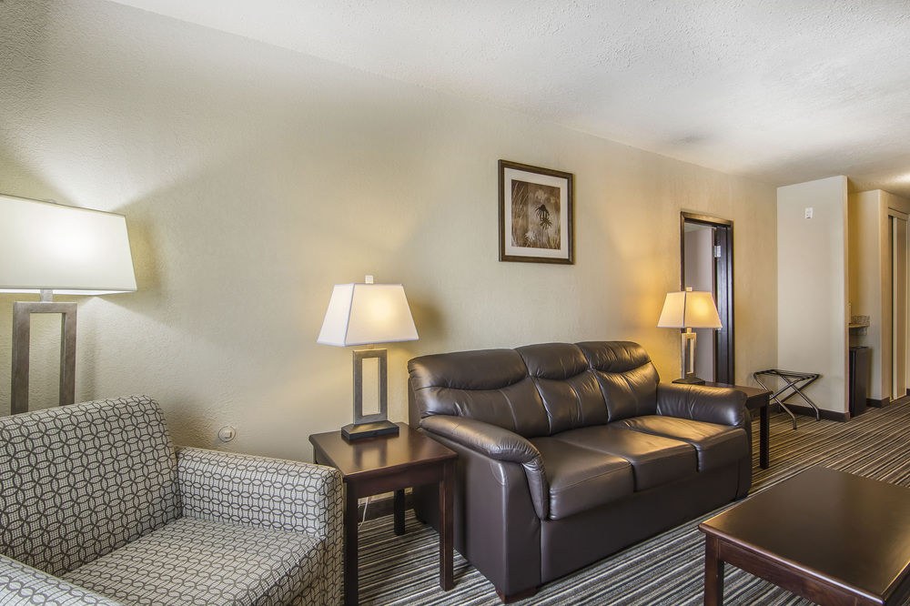 Quality Inn & Suites photo 1