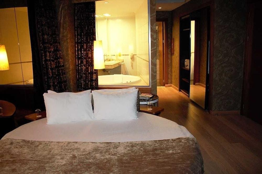 MALPAS HOTEL photo 2