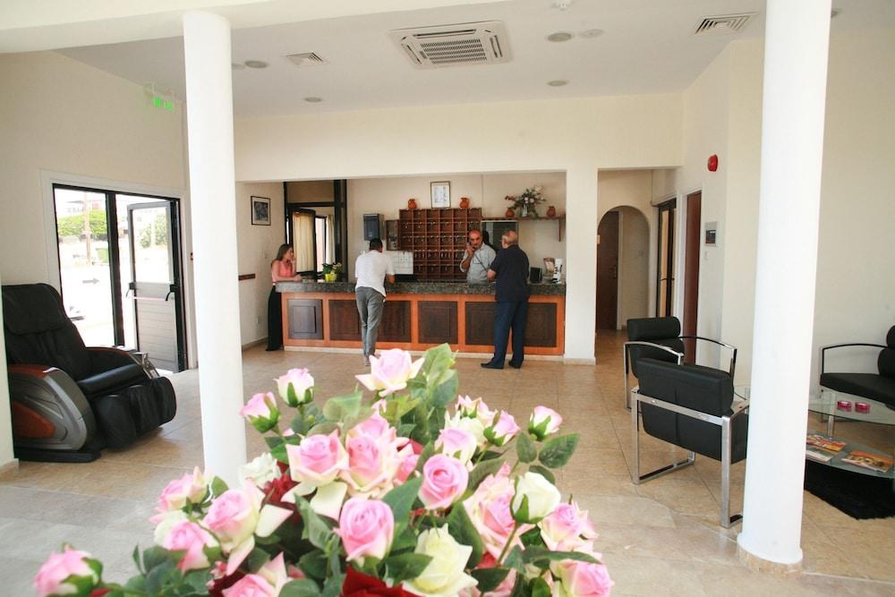 NEW YORK PLAZA HOTEL APARTMENTS photo 2