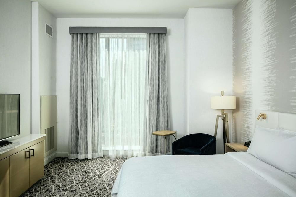 Hilton Garden Inn Seattle Bellevue Downtown photo 2