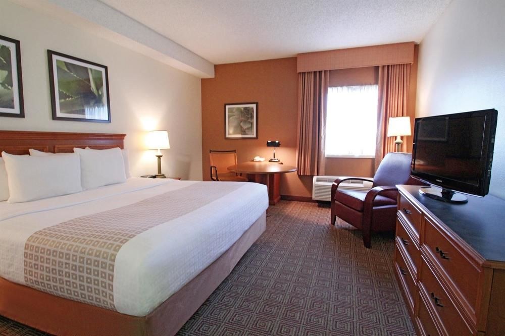 La Quinta Inn & Suites Orlando South photo 1
