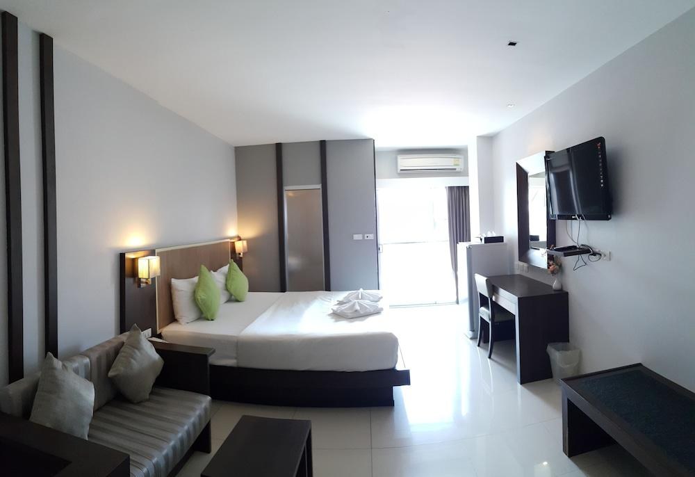 April Suites photo 3