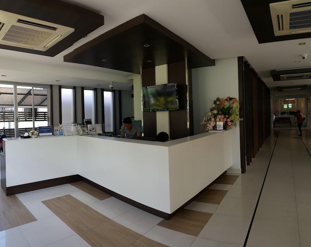 April Suites photo 4