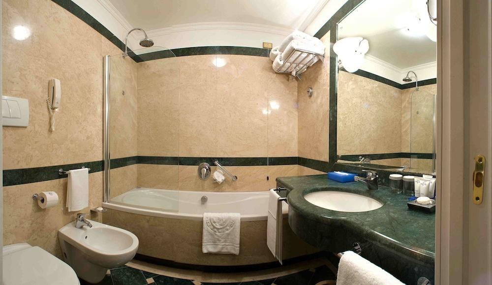 Grand Hotel Excelsior Vittoria photo 2