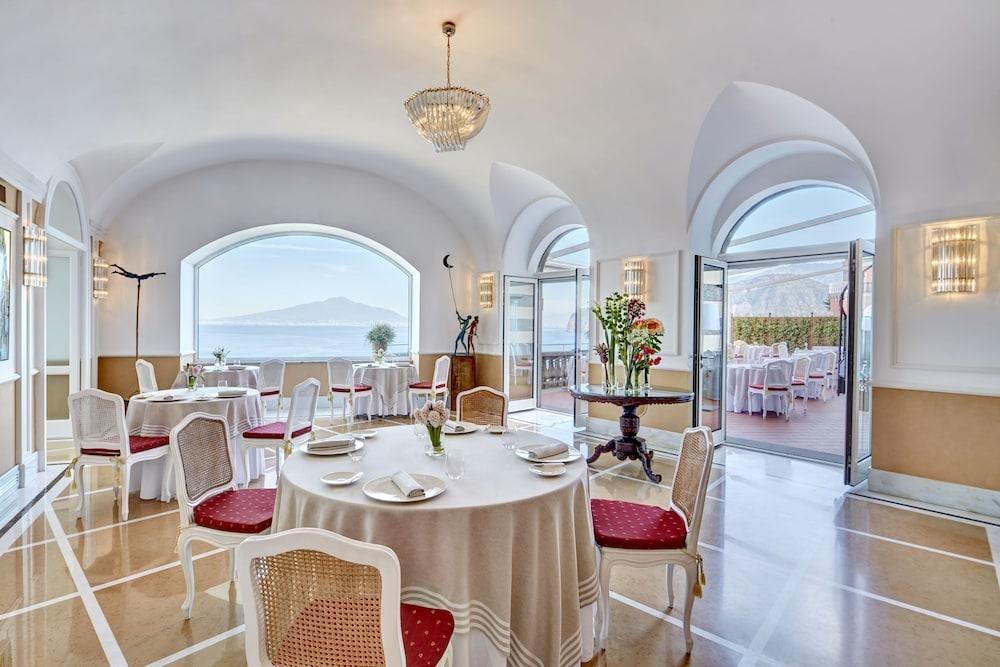 Grand Hotel Excelsior Vittoria photo 4