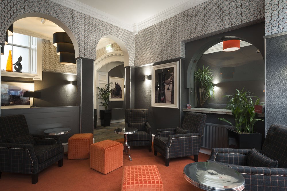 FOUNTAIN COURT APARTMENTS - ROYAL GARDEN photo 1