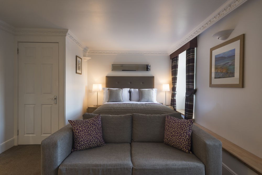 FOUNTAIN COURT APARTMENTS - ROYAL GARDEN photo 3