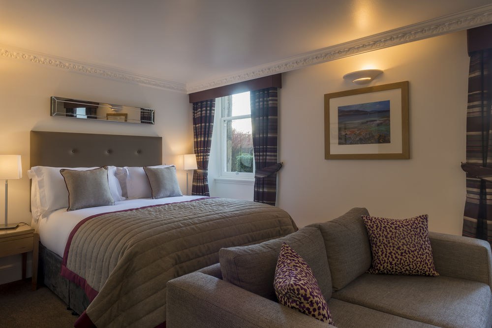 FOUNTAIN COURT APARTMENTS - ROYAL GARDEN photo 4