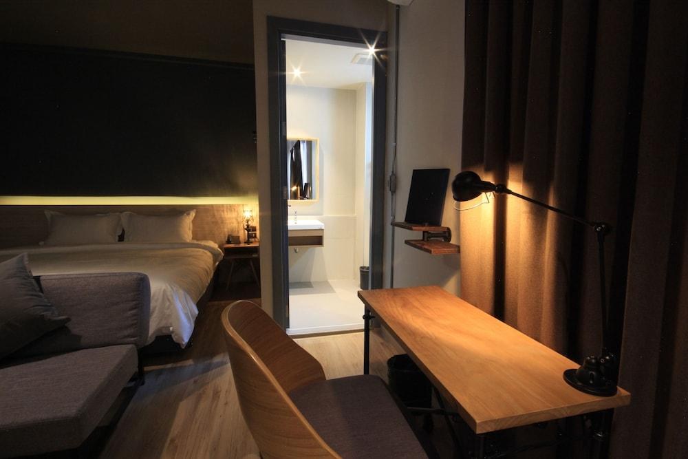 THA HOTEL photo 2