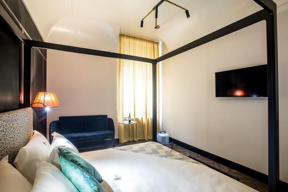 The H'All Tailor Suite photo 4