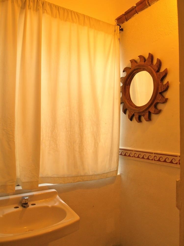 HOTEL AND HOSTEL ALLENDE photo 3