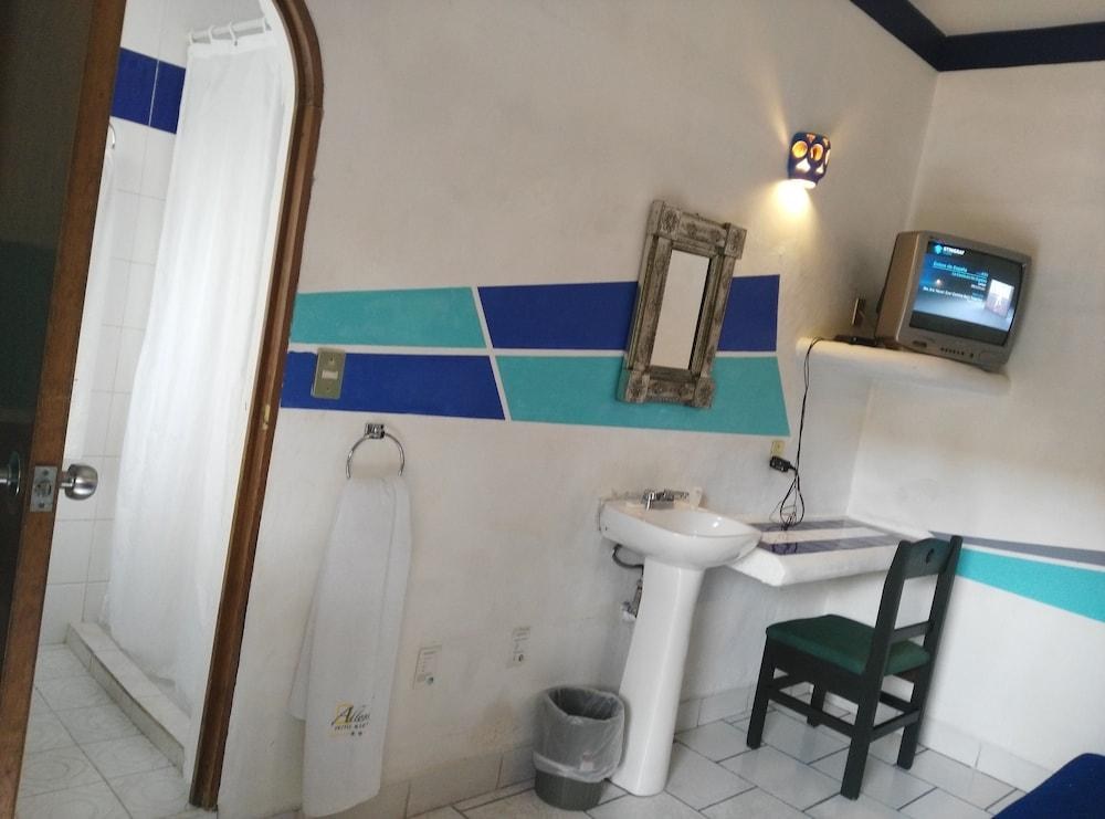 HOTEL AND HOSTEL ALLENDE photo 4