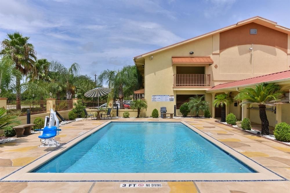 Americas Best Value Inn & Suites Alvin Houston photo 1