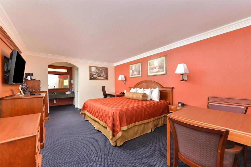 Americas Best Value Inn & Suites Alvin Houston photo 2