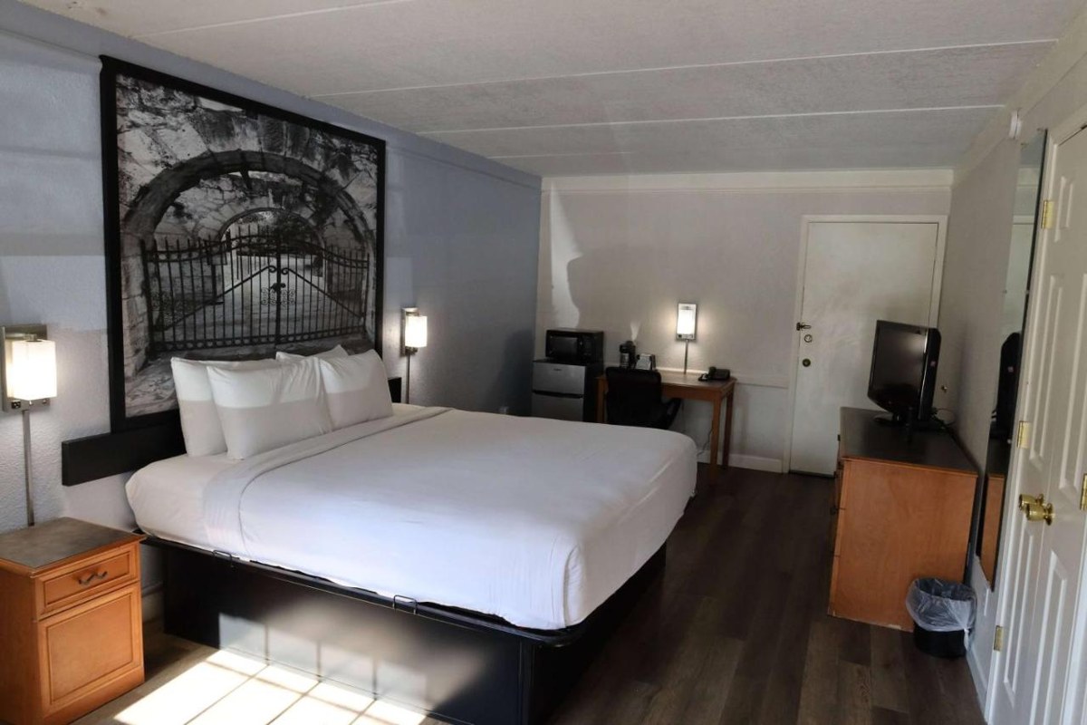 Super 8 by Wyndham Austin South / I-35 photo 3
