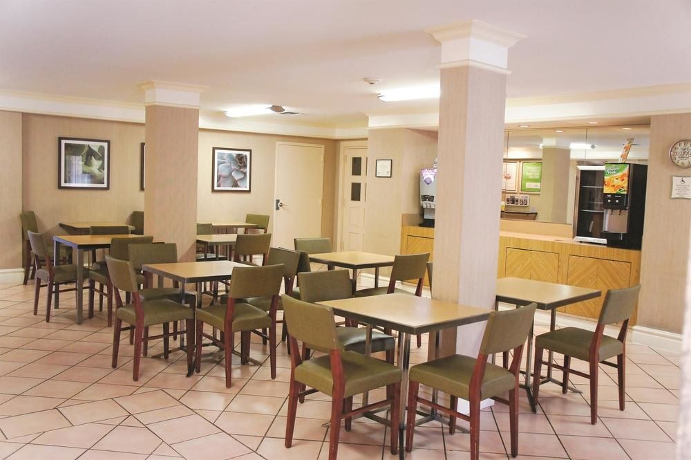 LA QUINTA INN BY WYNDHAM HOUSTON GREENWAY PLAZA MEDICAL AREA photo 4