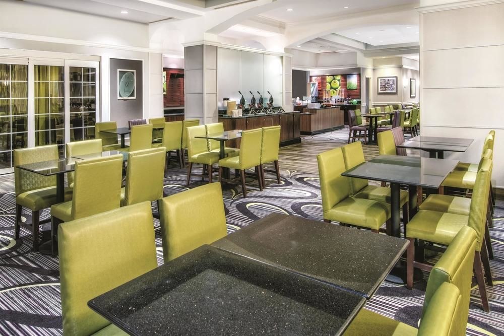 La Quinta Inn & Suites by Wyndham San Antonio Riverwalk photo 2