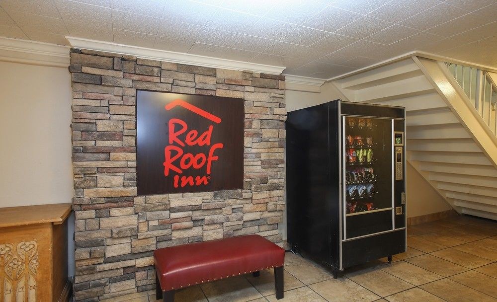 Red Roof Inn North Dallas - Park Central photo 1