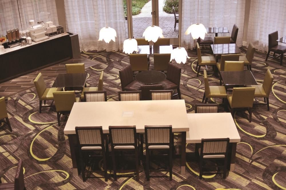 La Quinta Inn & Suites by Wyndham Fort Worth North photo 2
