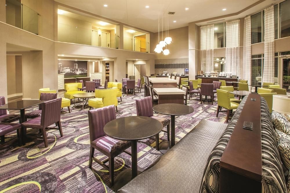 La Quinta Inn & Suites by Wyndham Fort Worth North photo 3