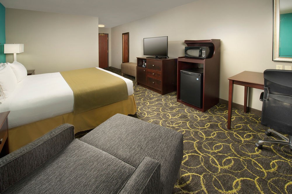 Holiday Inn Express & Suites DFW - Grapevine by IHG photo 1