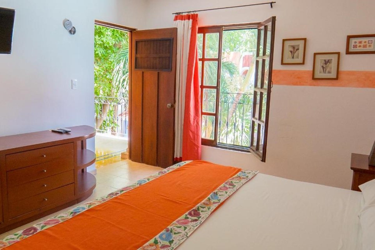HOTEL CASA DE LAS FLORES photo 2