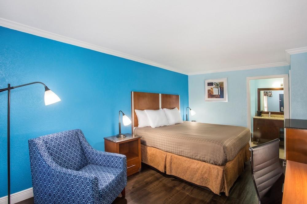 Days Inn by Wyndham Florida City photo 2