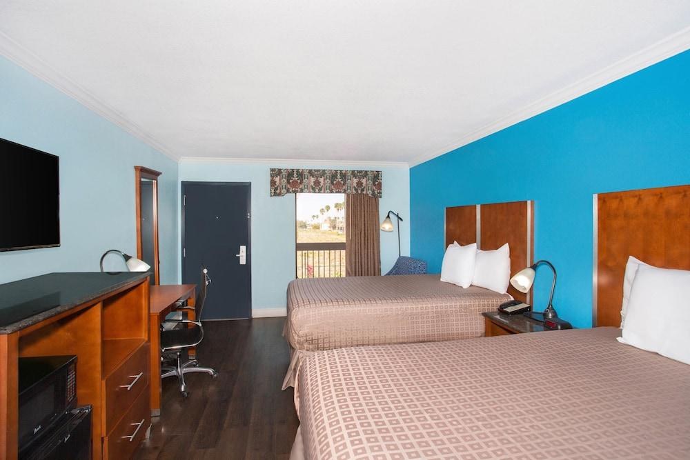 Days Inn by Wyndham Florida City photo 4
