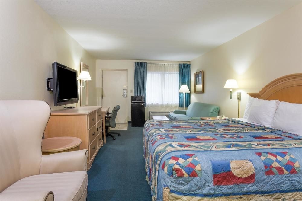Days Inn by Wyndham N Orlando/Casselberry photo 4