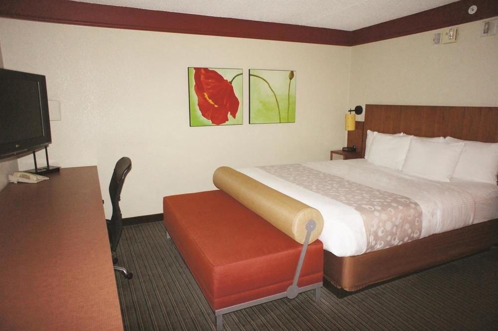 La Quinta Inn & Suites by Wyndham Austin Airport photo 3